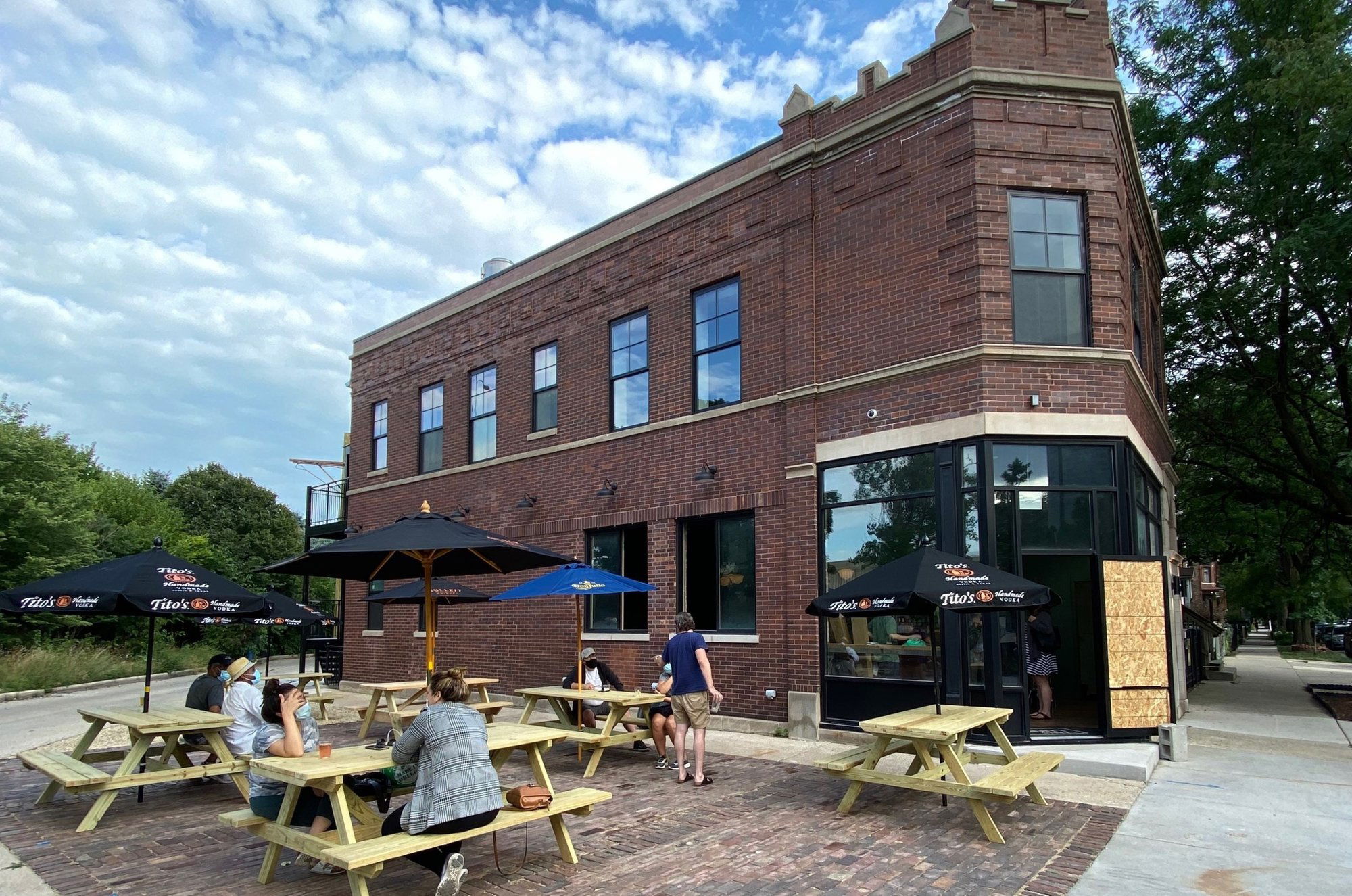 The Leavitt Street Inn & Tavern, Restaurant in Chicago