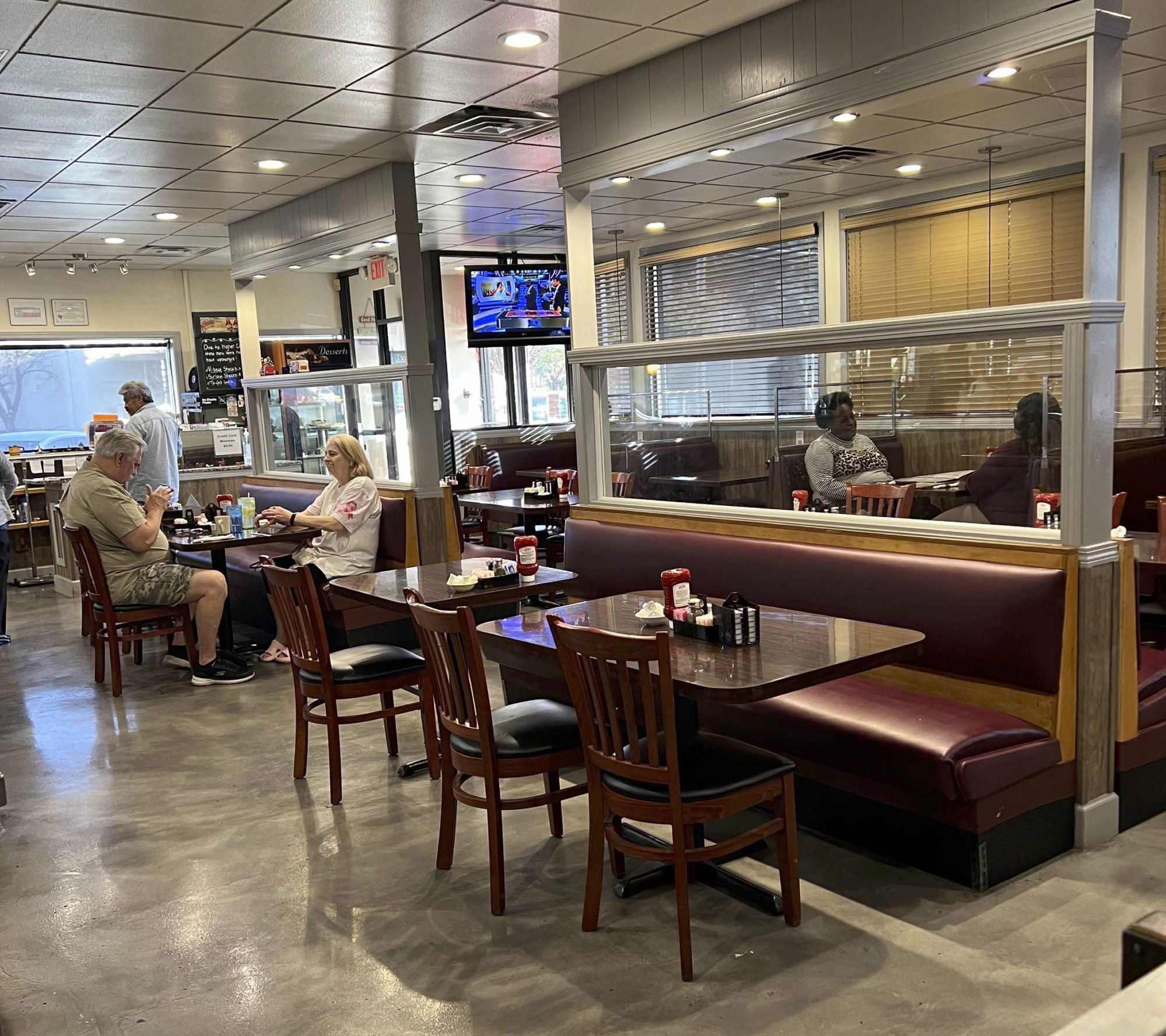 Theo's Grill & Bar, Bar in Grand Prairie
