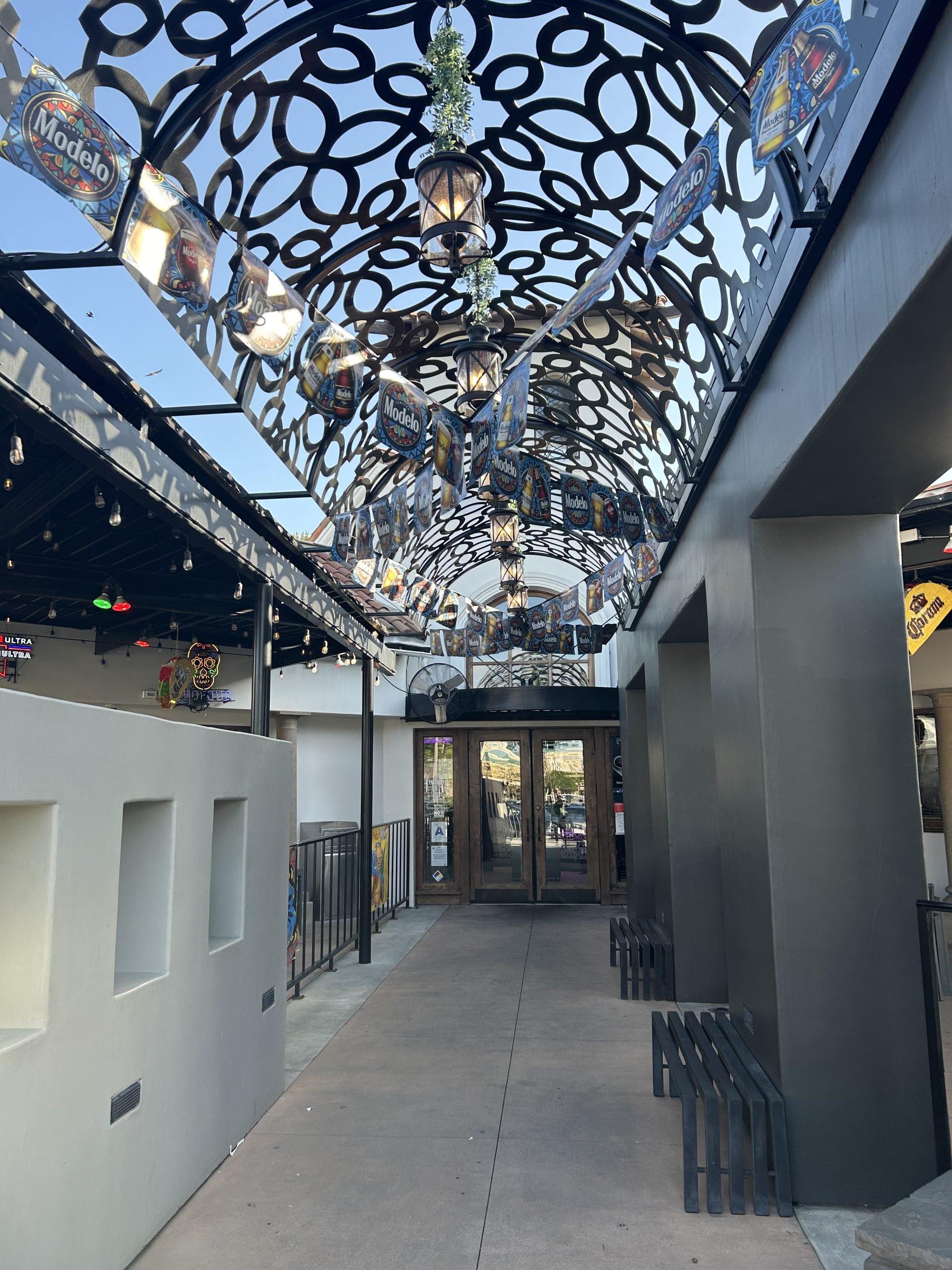 Tacos & Beer Mi Lindo Mexico bar in Temecula, United States