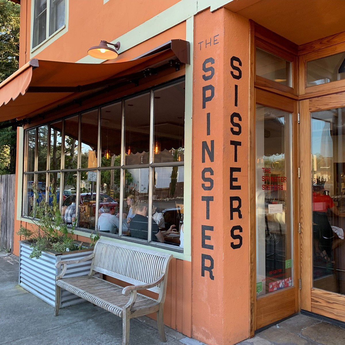The Spinster Sisters, Bar in Santa Rosa