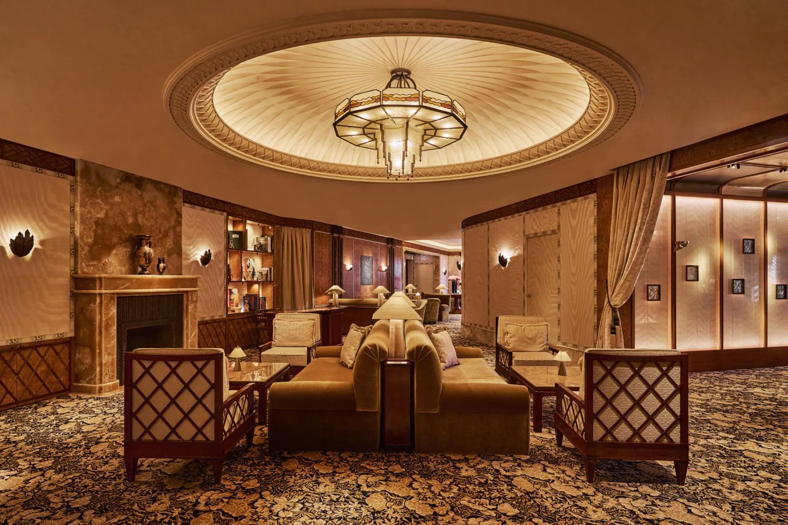 Le bar à cocktails L'Escadrille, Paris, France