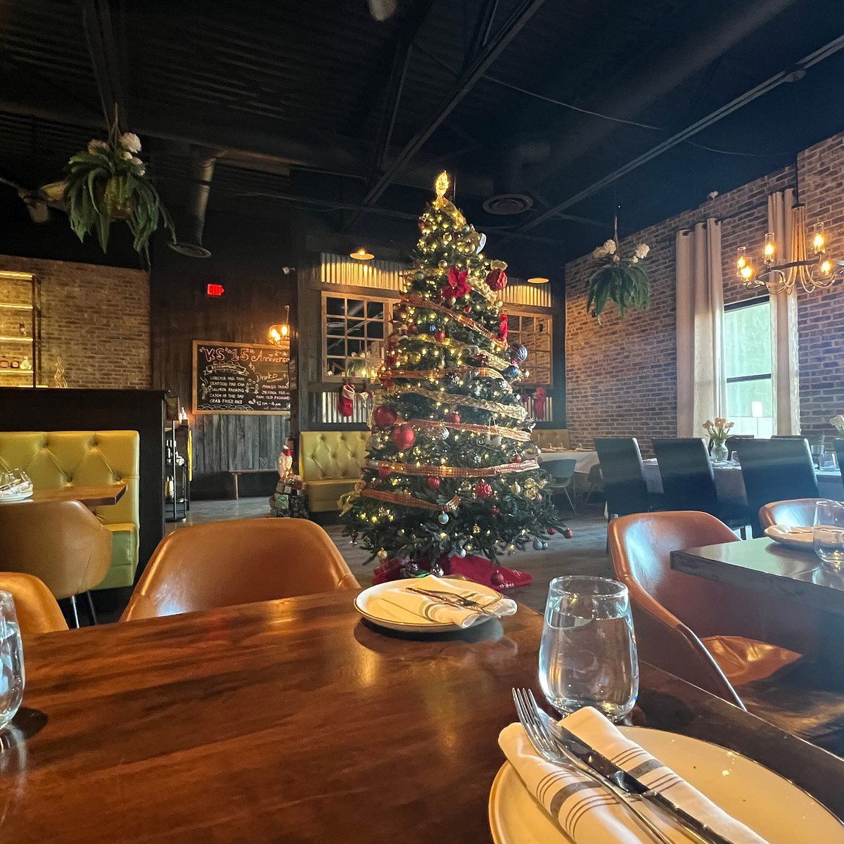 Krung Siam Thai Restaurant & Bar, Bar in Paradise
