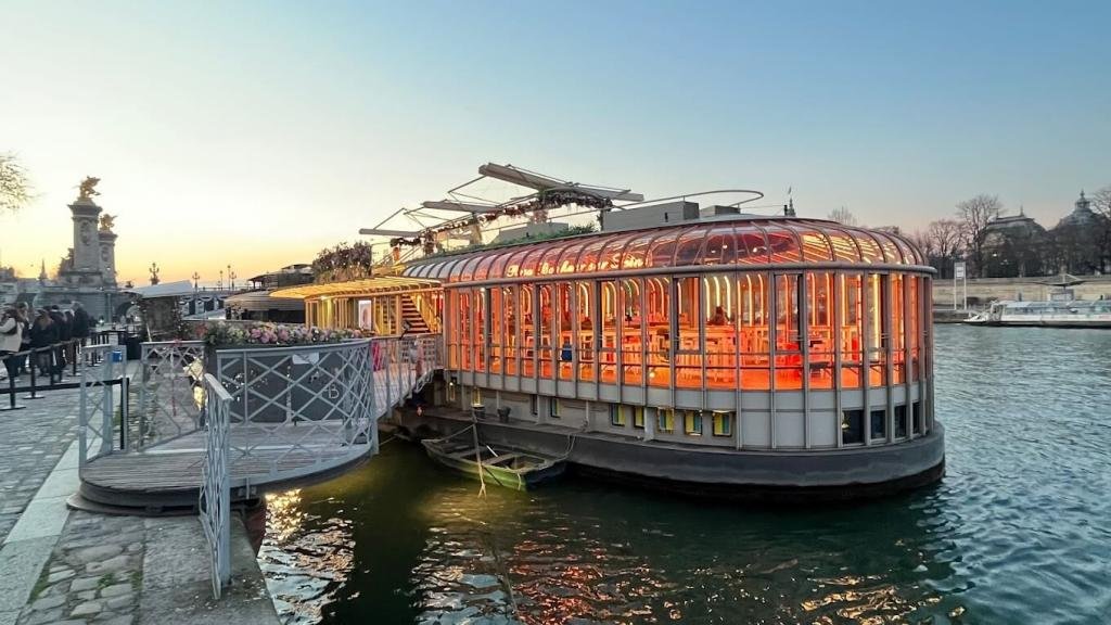 Floating Bar, Bar in Paris