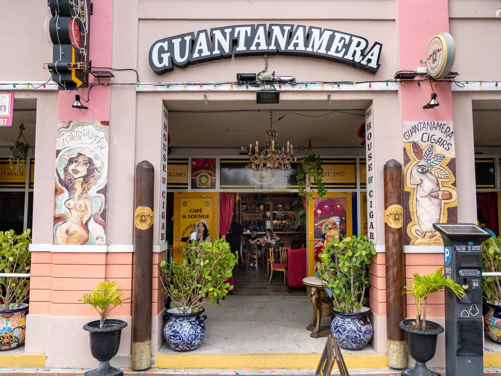 Guantanamera Cafe and Lounge, Bar in Miami