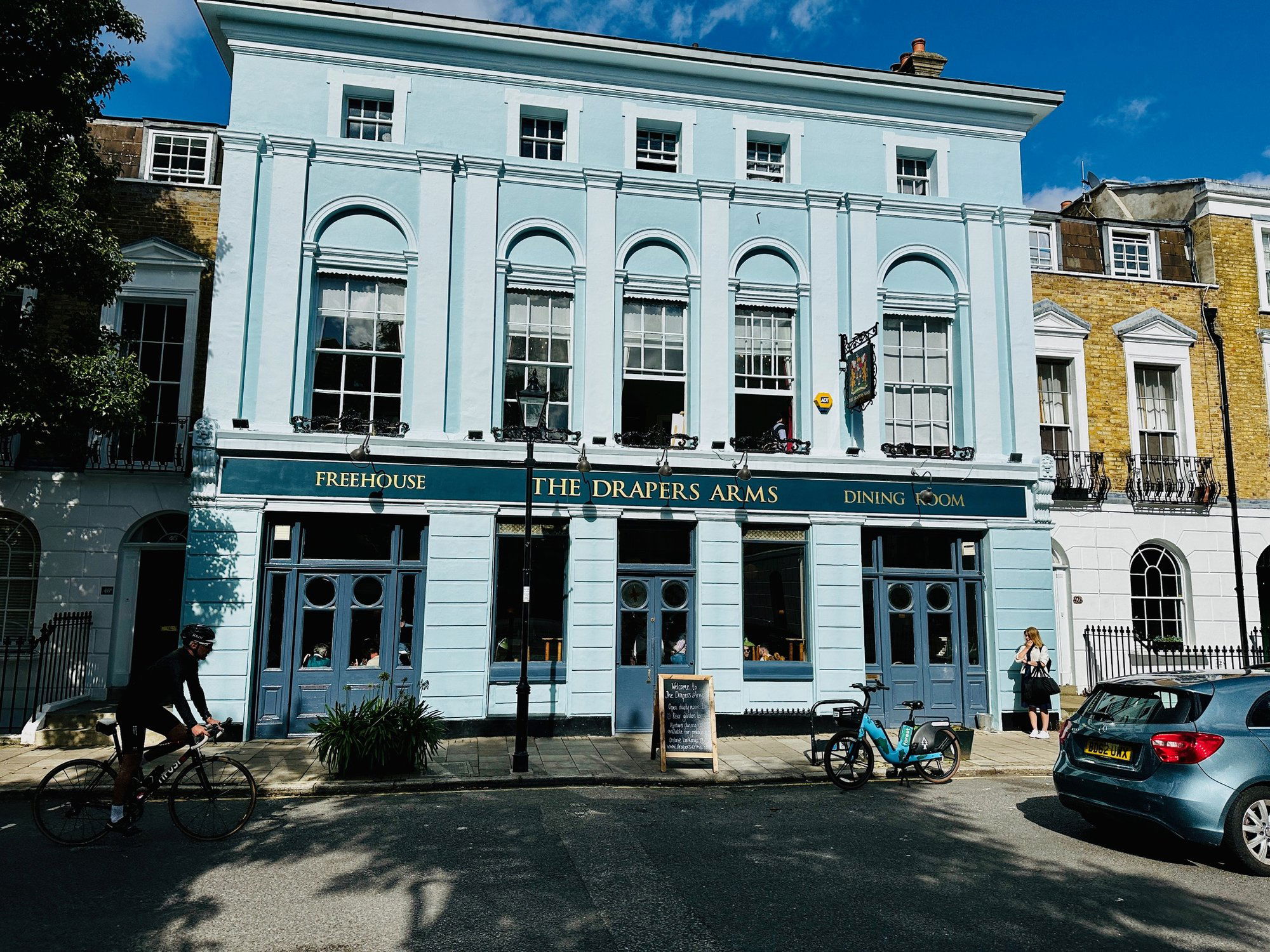 The Drapers Arms, Bar in London
