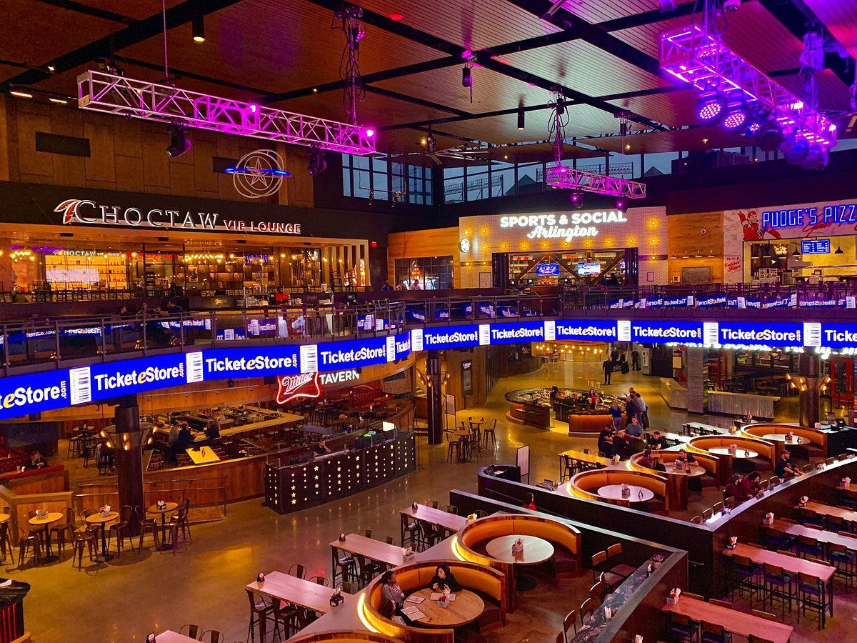 Texas Live!, Bar in Arlington