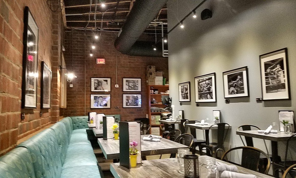 Deejai Thai Restaurant bar in Charlotte