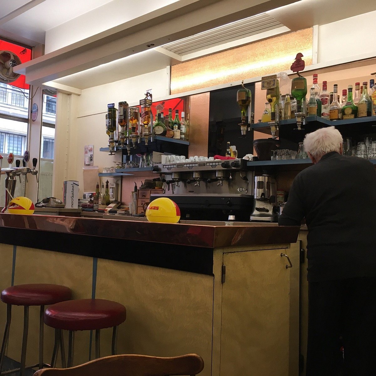 Au Petit Bar, Bar in Paris