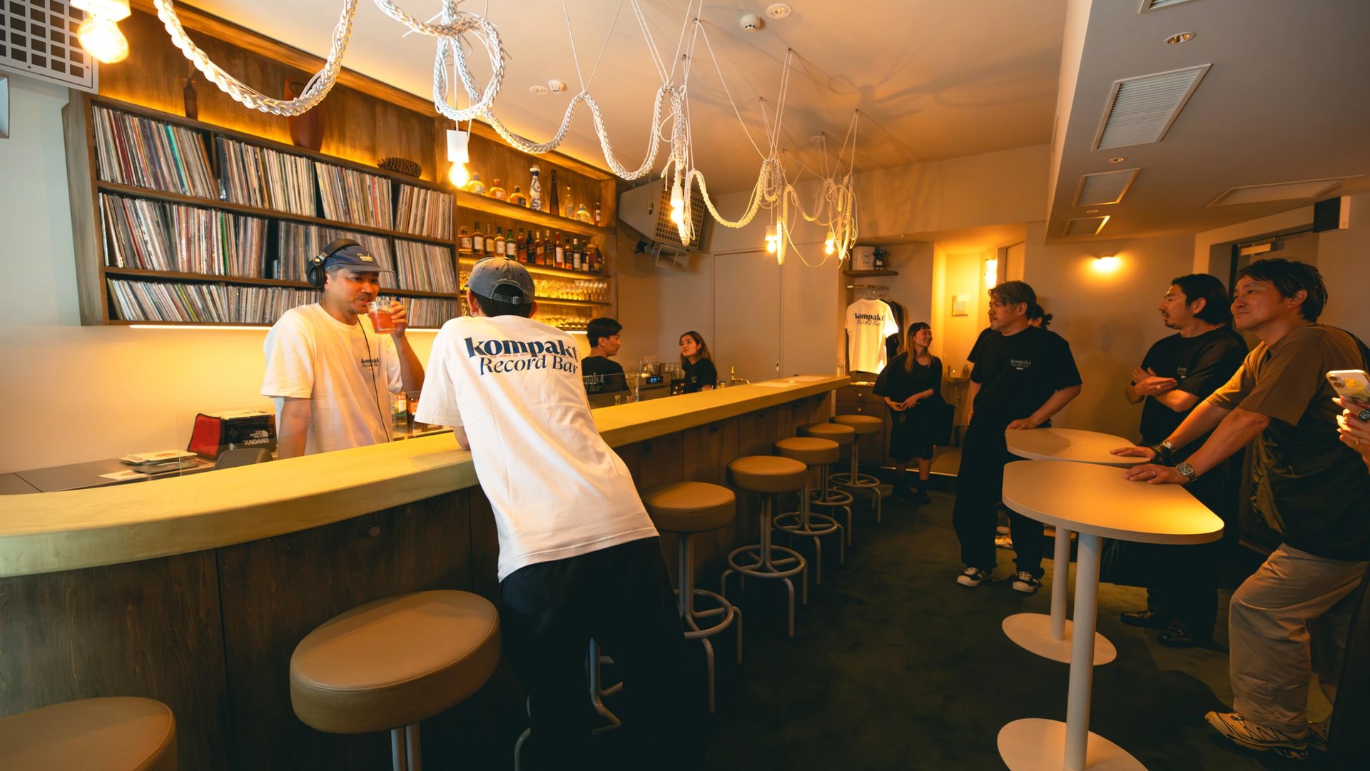 Kompakt Record Bar Tokyo, Bar in Tokyo