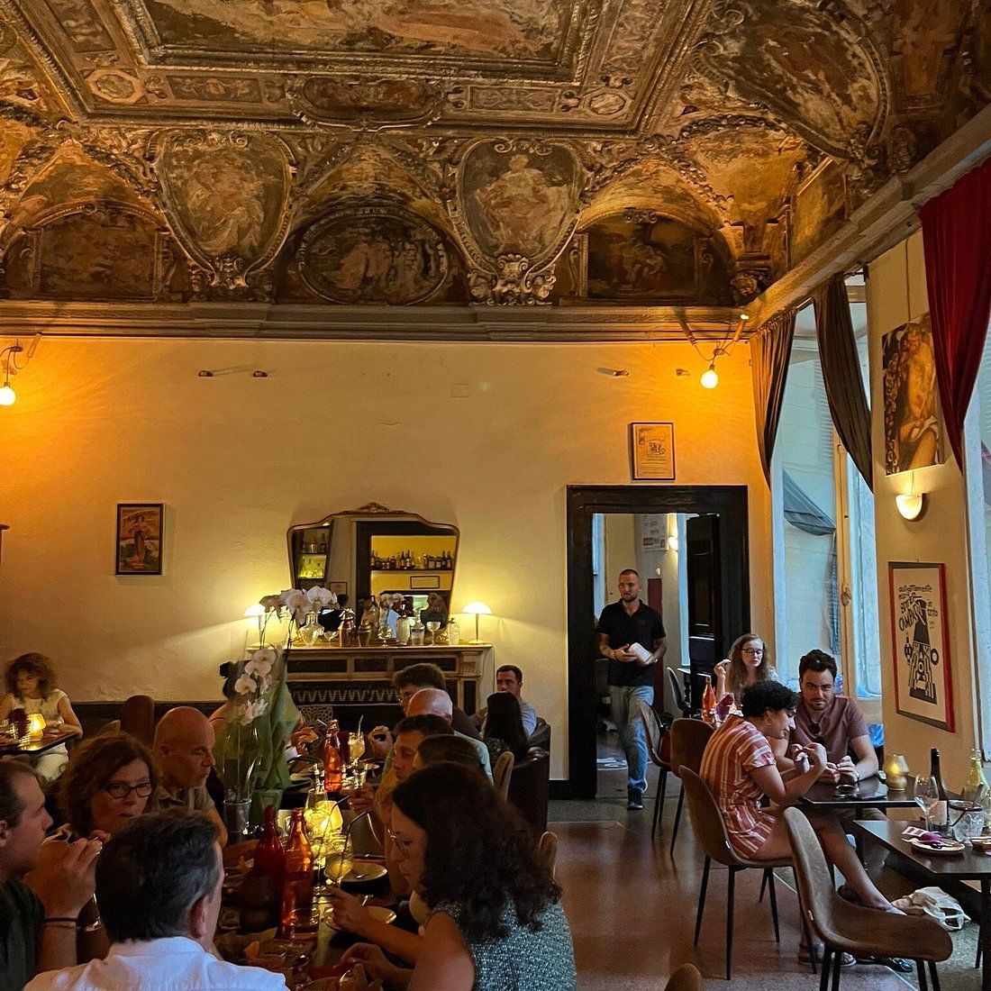 Les Rouges Cucina & Cocktails, Bar in Genoa