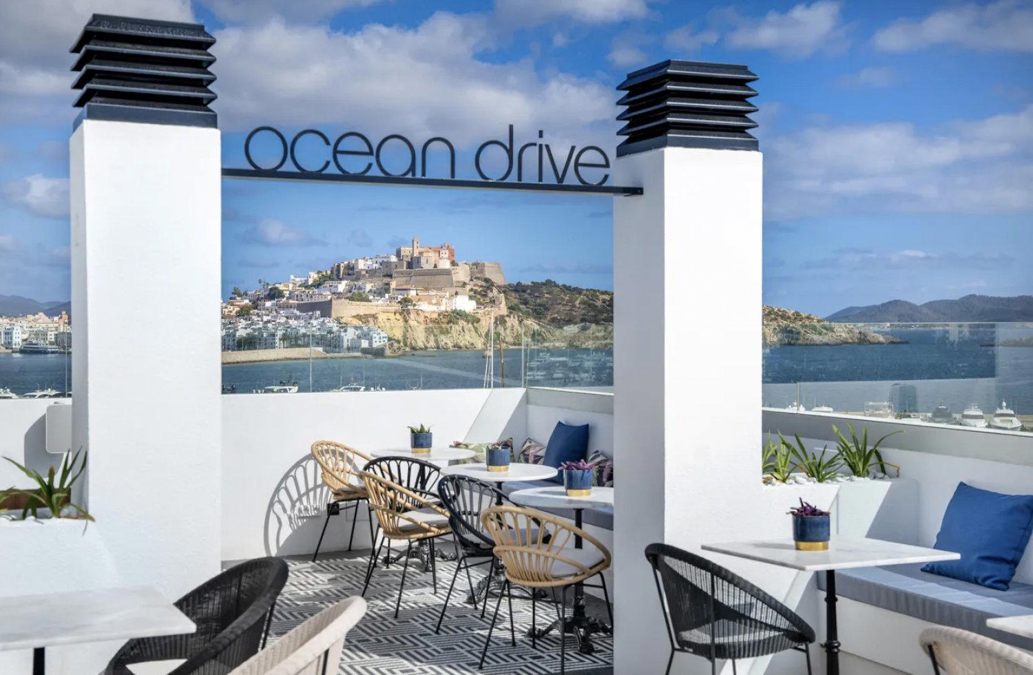 OD Sky Bar bar in Ibiza
