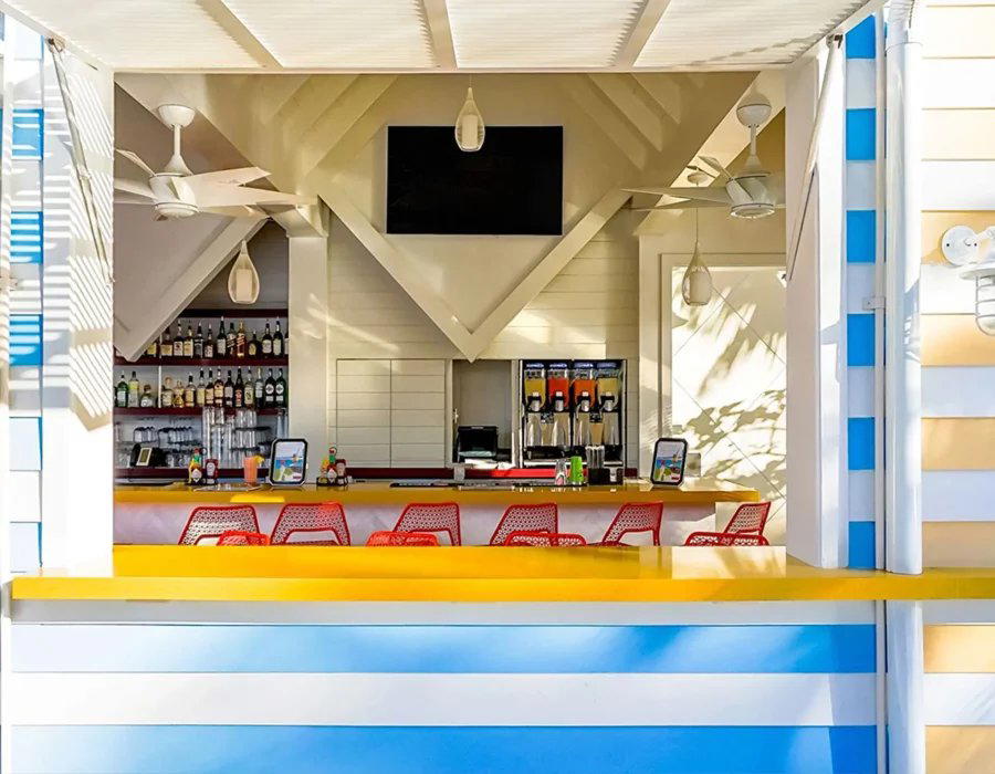 Drift bar in Nassau