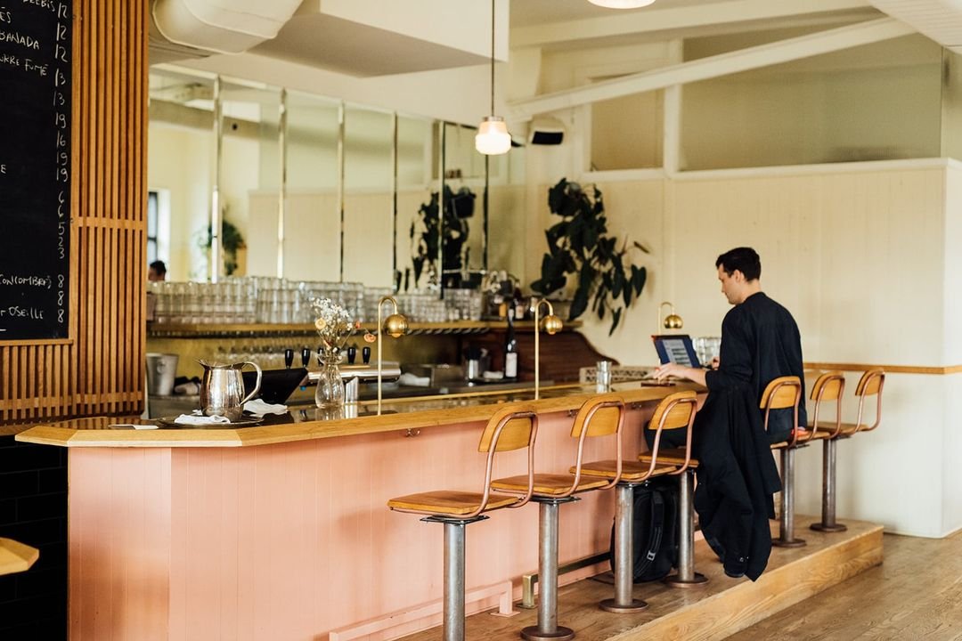 Lundis au soleil, Bar in Montréal