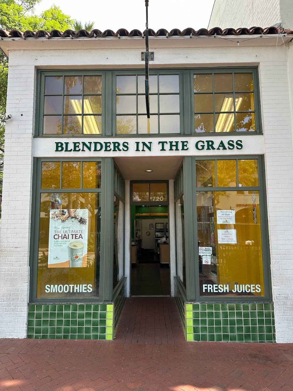 Blenders In The Grass- Downtown Santa Barbara, Bar in Santa Barbara