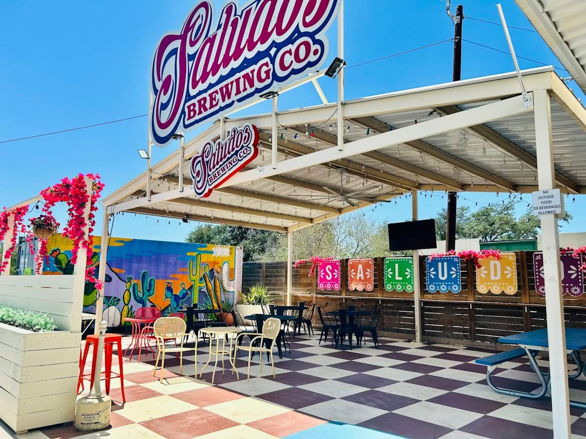 Saludos Brewing Co. bar in Laredo, United States