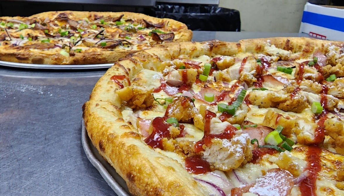 Long-Bell Pizza Co., Bar in Lee S Summit