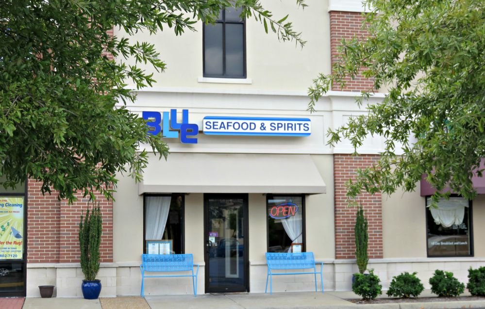 Blue Seafood & Spirits bar in Virginia Beach, United States