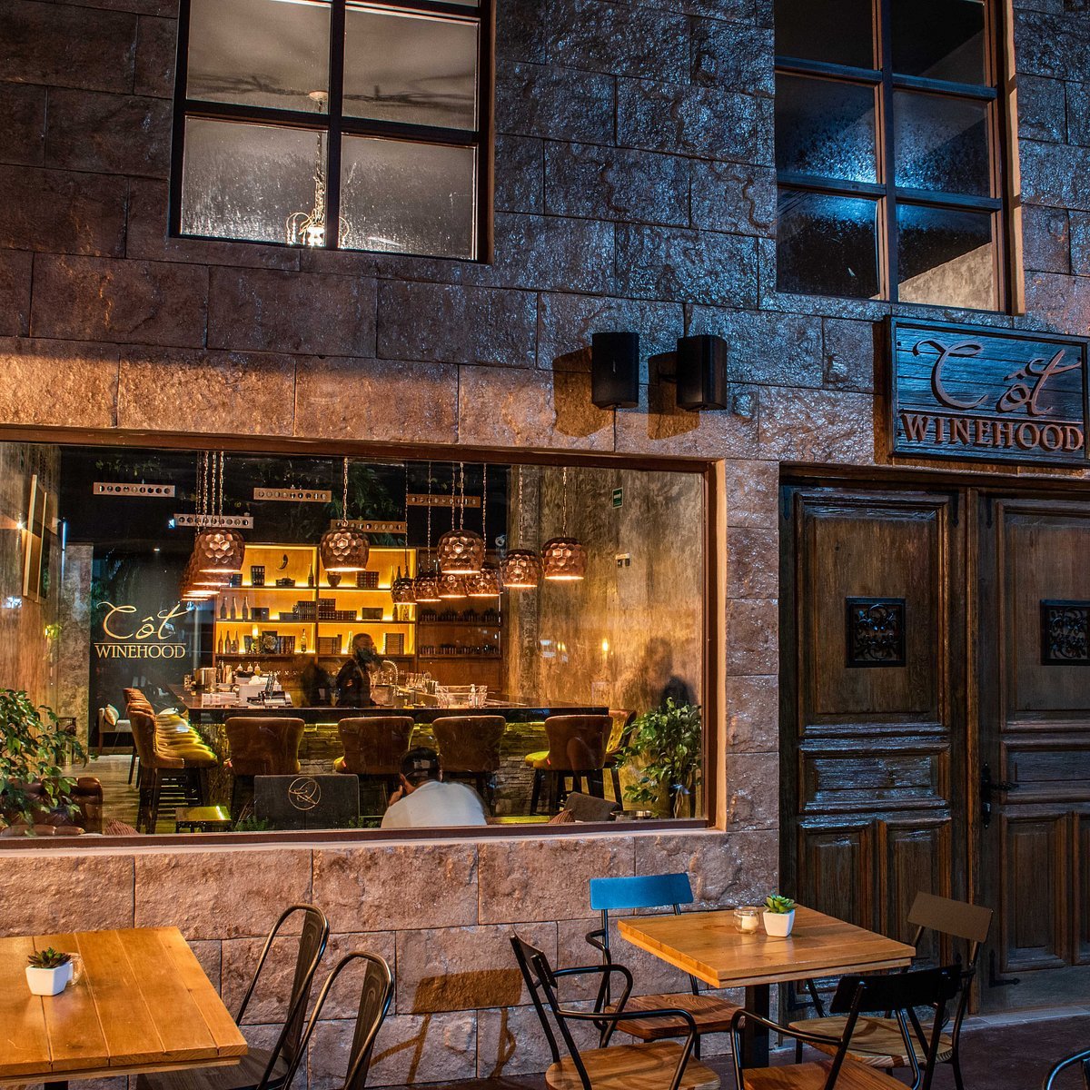 Côt Winehood bar in Cancún