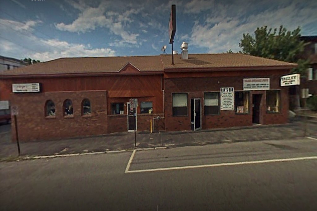 Luigi's Pizza Bar & Grill, Manchester, United States