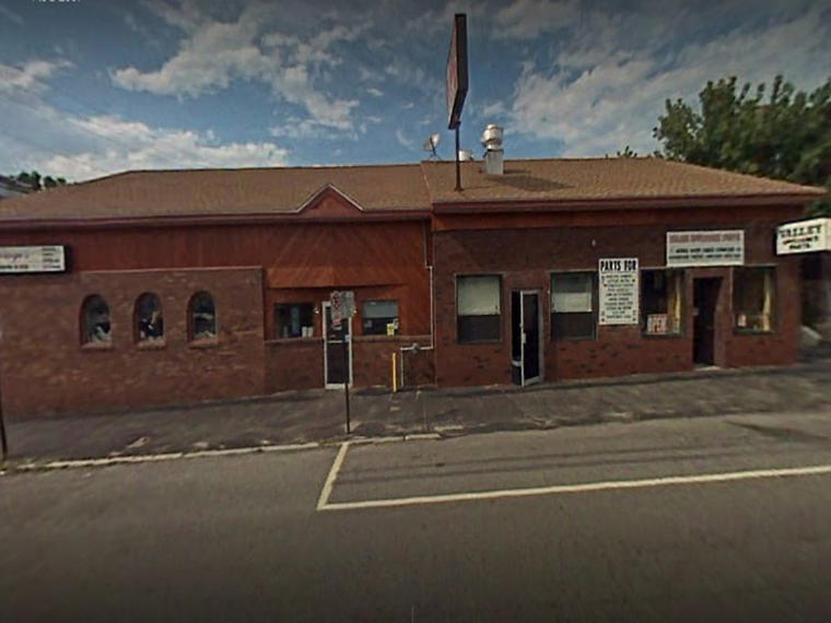Luigi's Pizza Bar & Grill, Manchester, United States