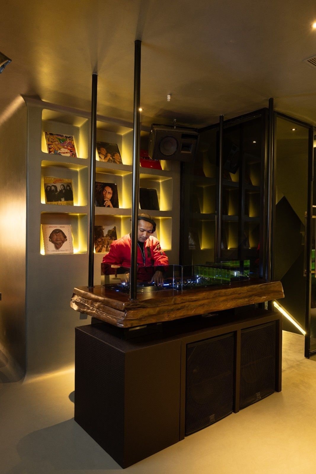 Top Banana, Bar in New Delhi