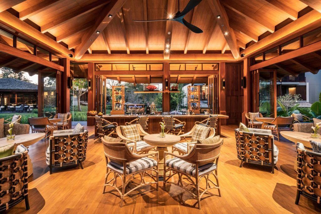 Teak Lounge bar in Na Jomtien