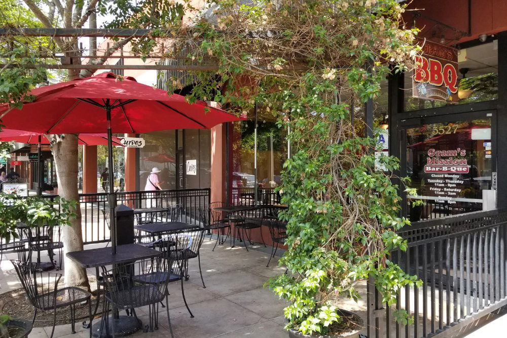 Gram's BBQ Restaurant & Catering, Bar in Riverside