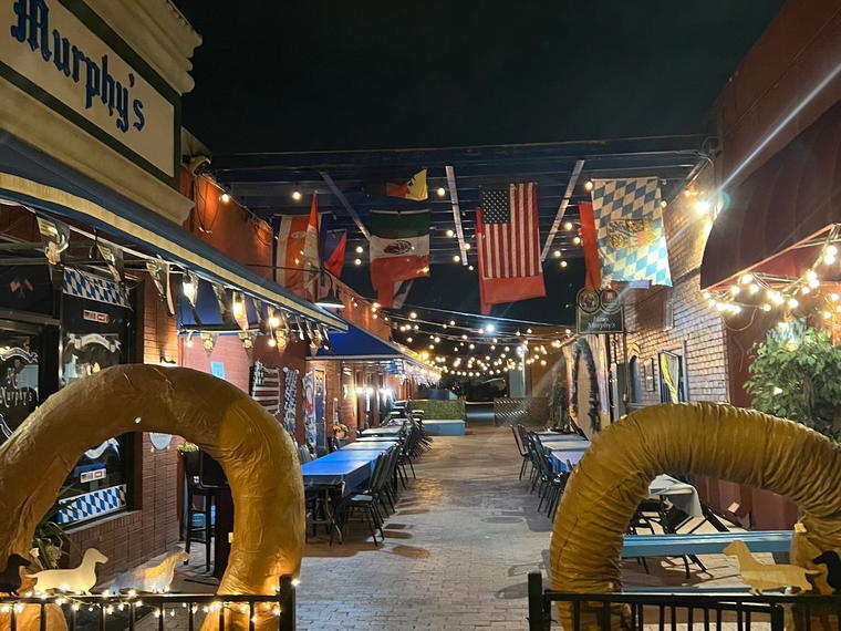 Haus Murphy's, Glendale, United States