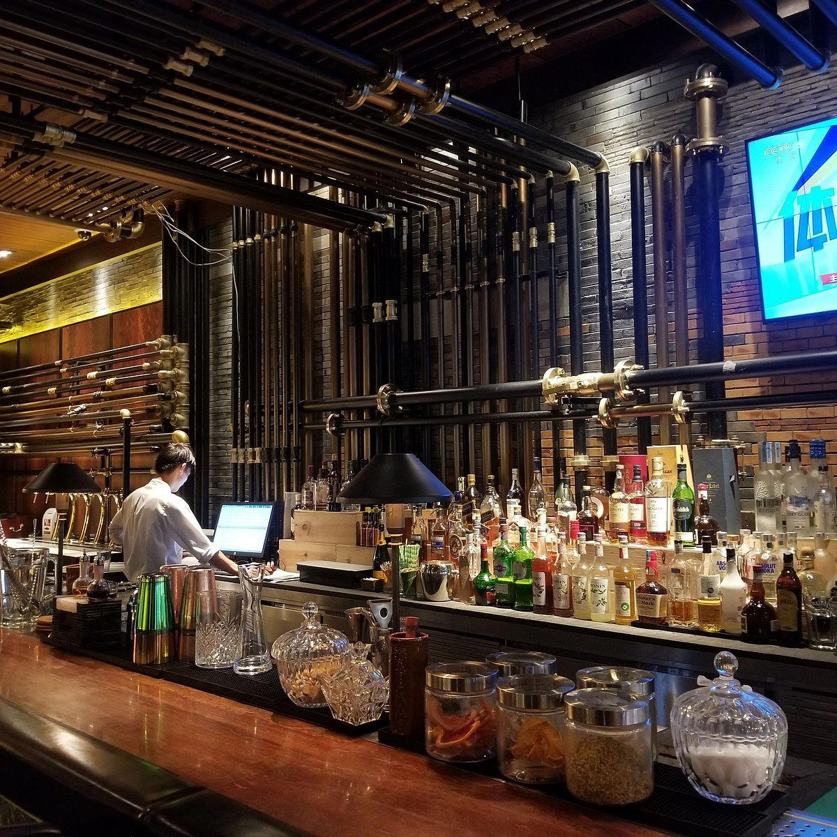 Midtown Brewery bar in Hangzhou