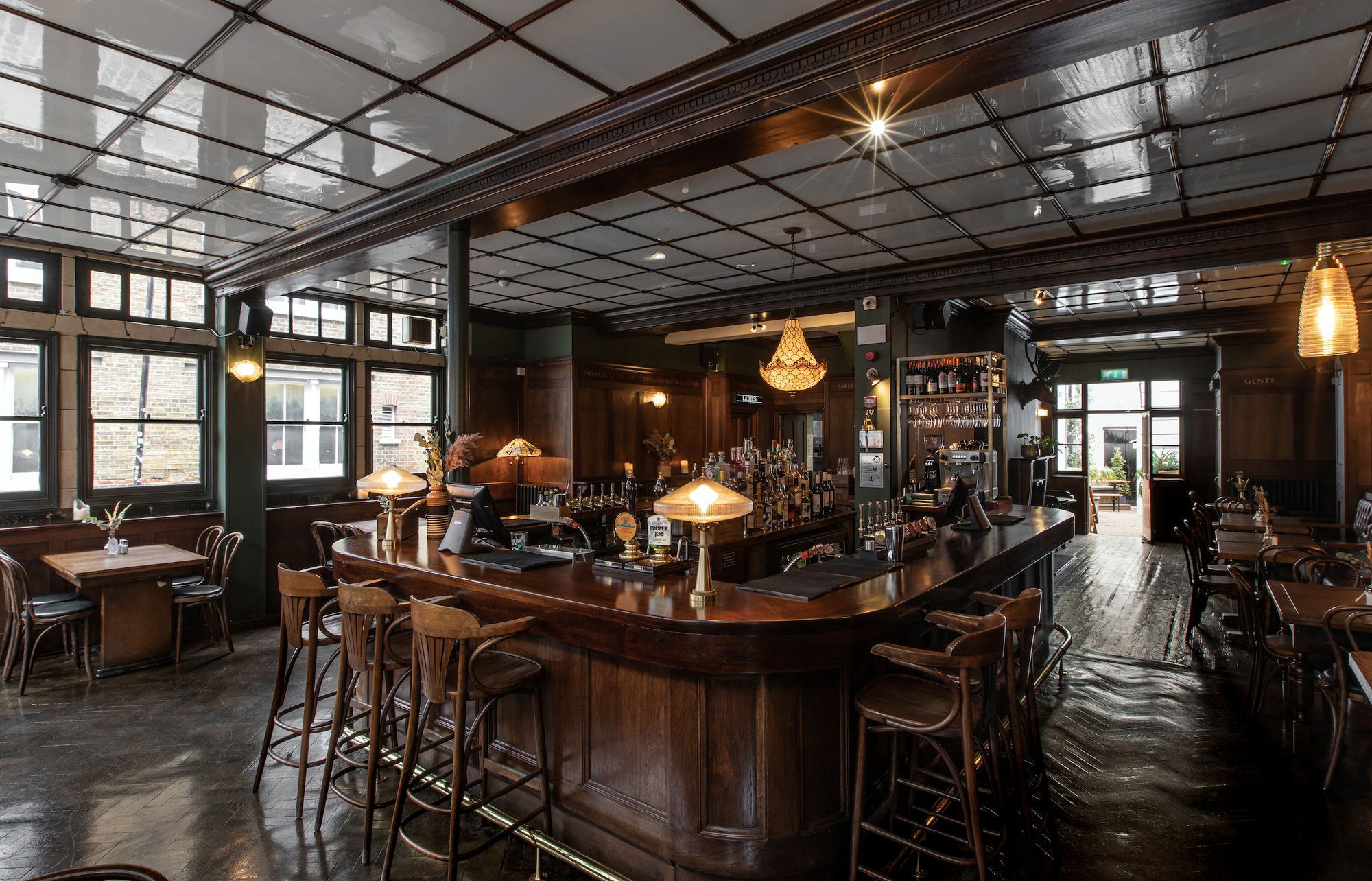 Royal Oak, Bar in London