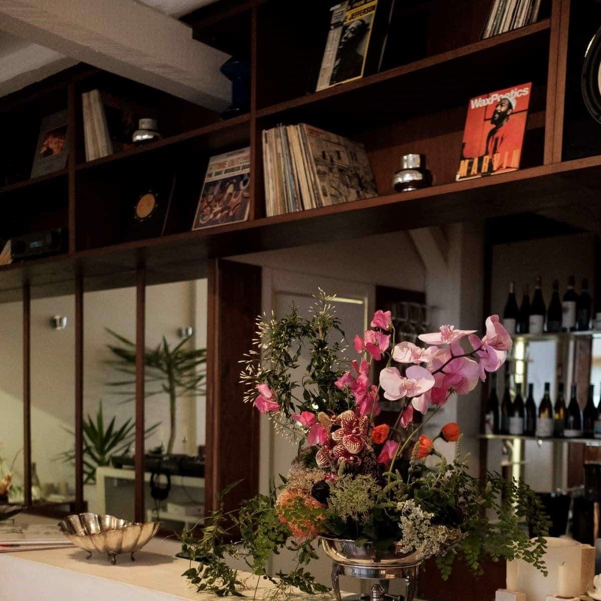33 Giri Listening Bar