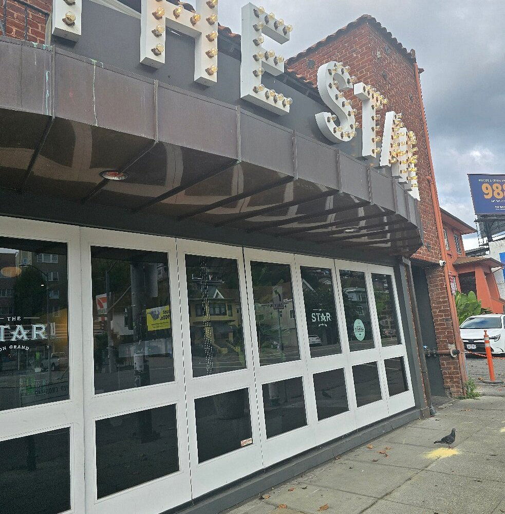 The Star on Grand, Bar in Oakland