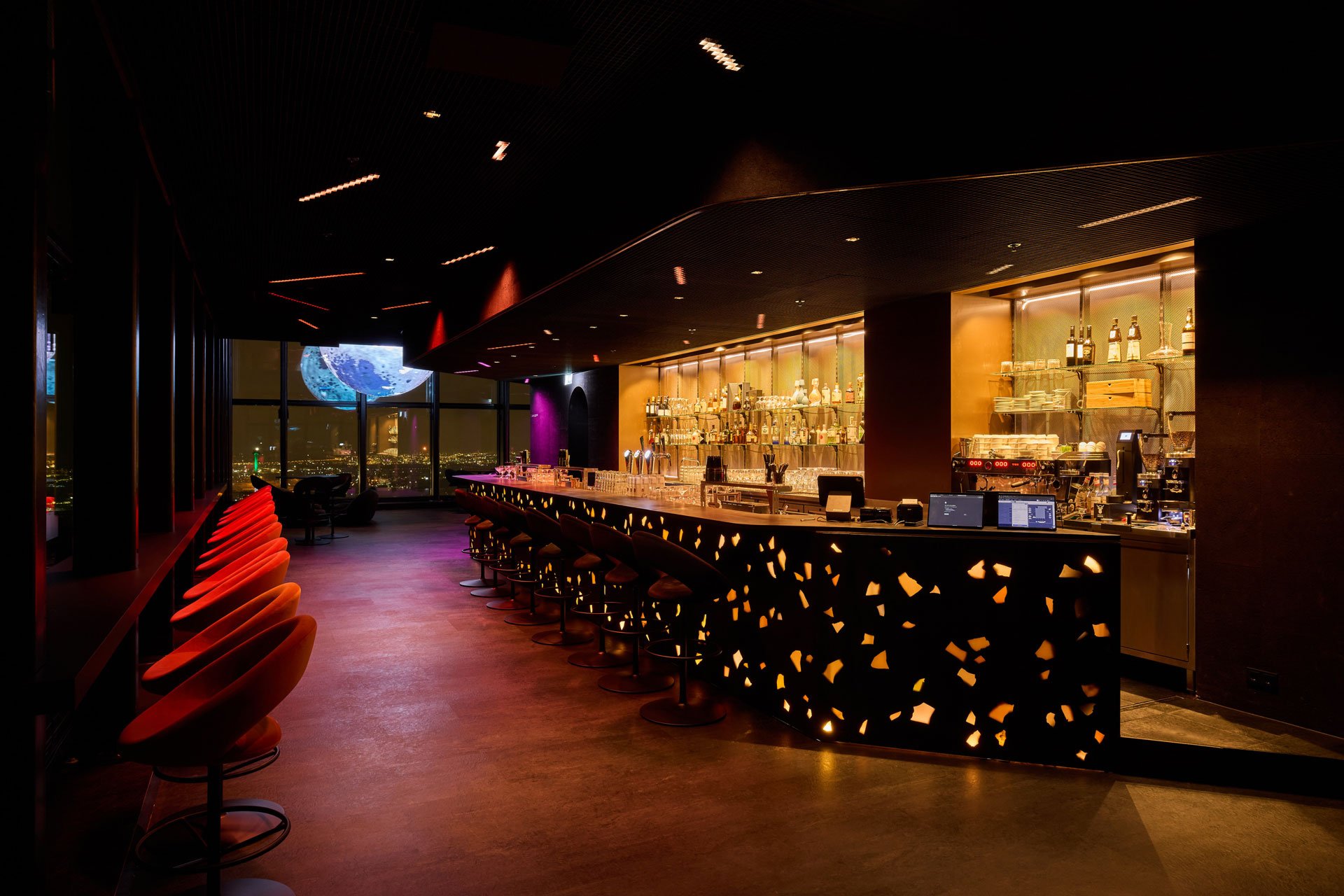 Magnicity Skybar & Experience at De Zalmhaven, Bar in Rotterdam