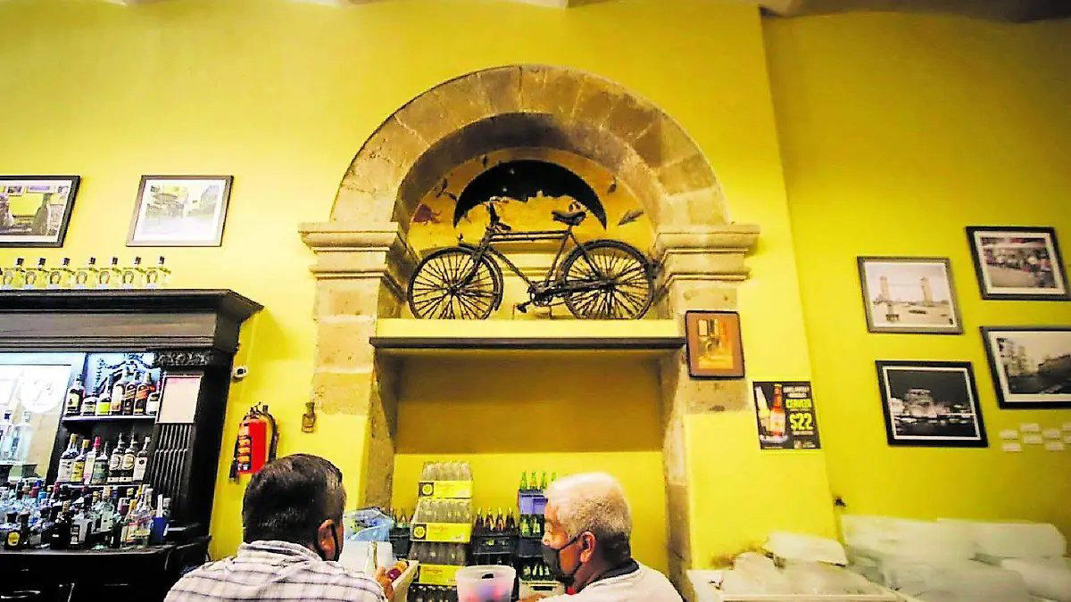 Cantina La Fuente bar in Guadalajara