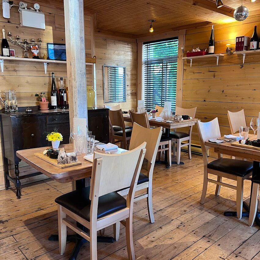 Restaurant Chez Saint-Pierre, Bar in Rimouski