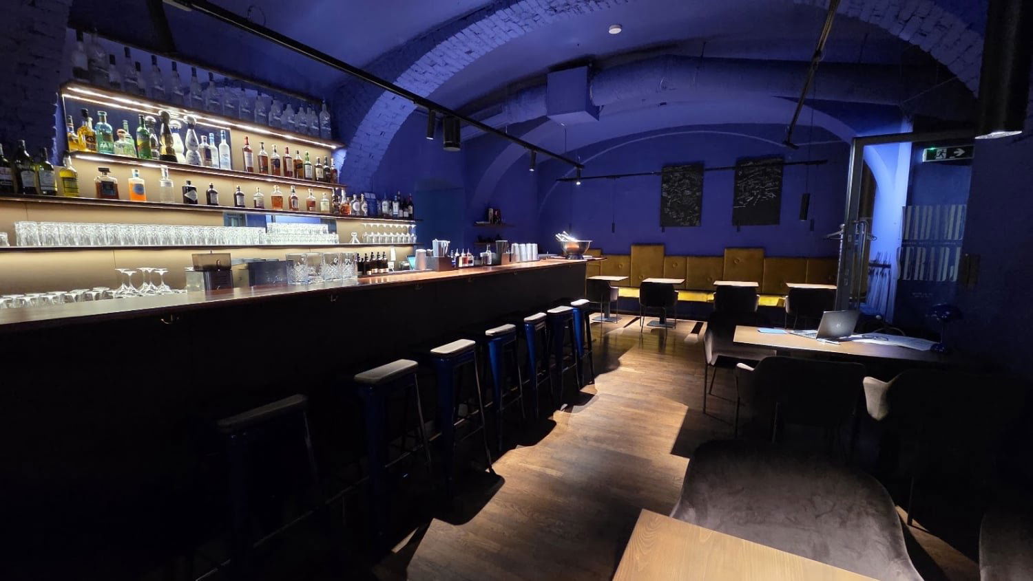 Madame Seradj, Bar in Vienna