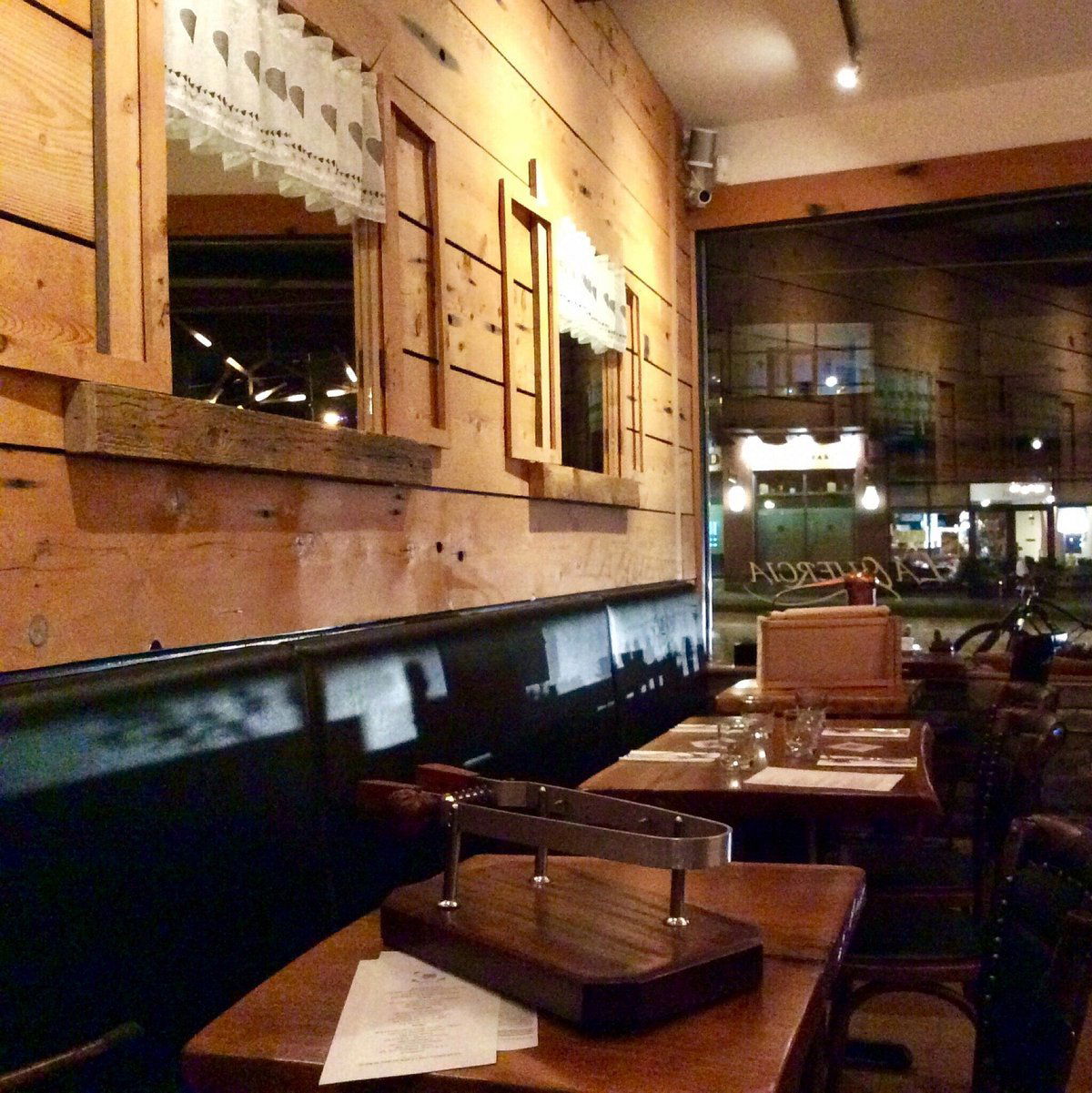 La Quercia & L'Ufficio, Bar in Vancouver