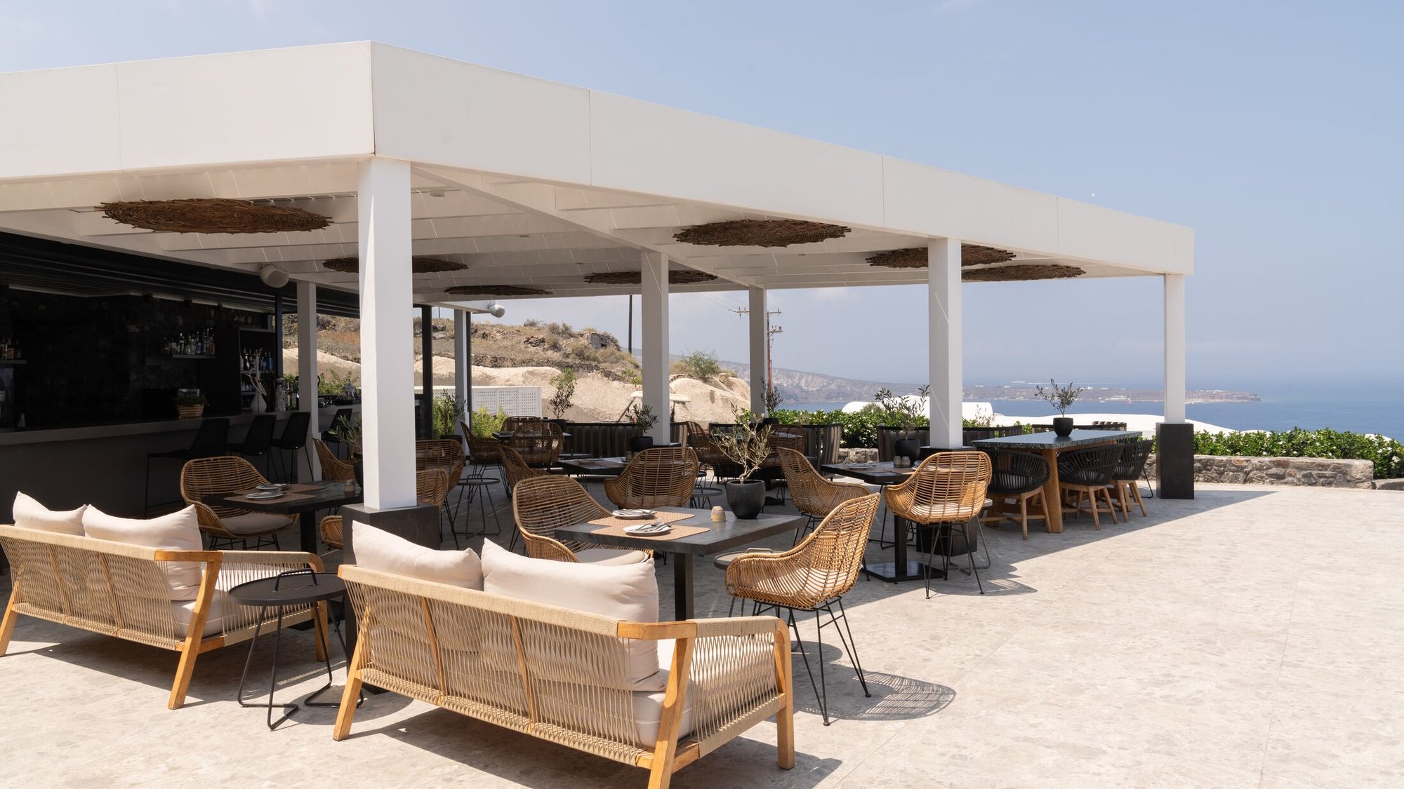 Akratos Poolside Bar