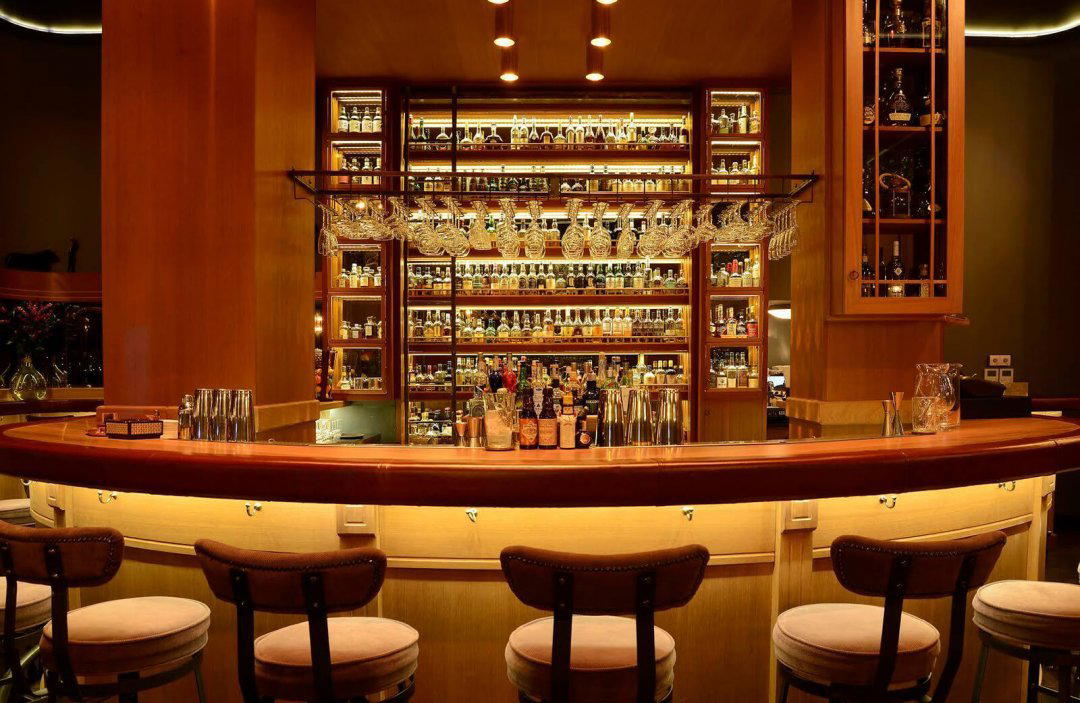 CV distiller bar in Athen
