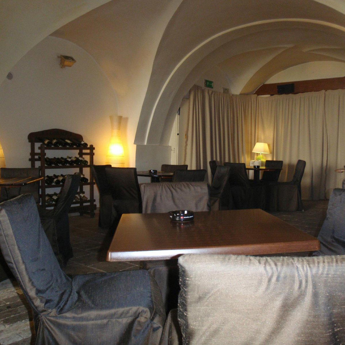 Radnica - café & wine bar bar in Bosing