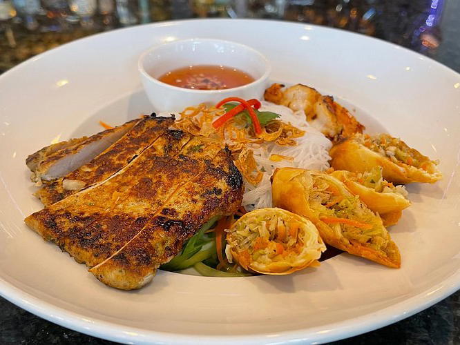 Colonial Kitchen and Bar Thai Restaurant, Sandy Springs, United States