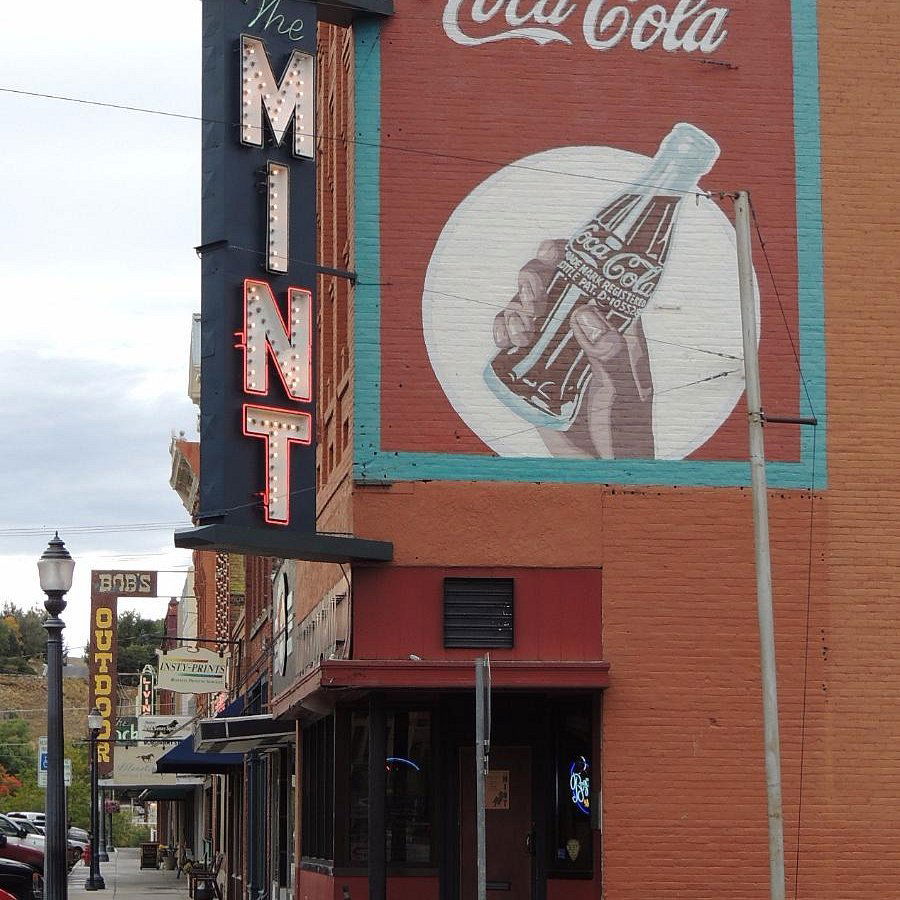 The Mint Bar and Grill, Bar in Livingston