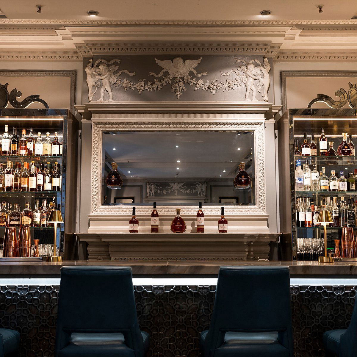 Mirror Bar, Bar in London