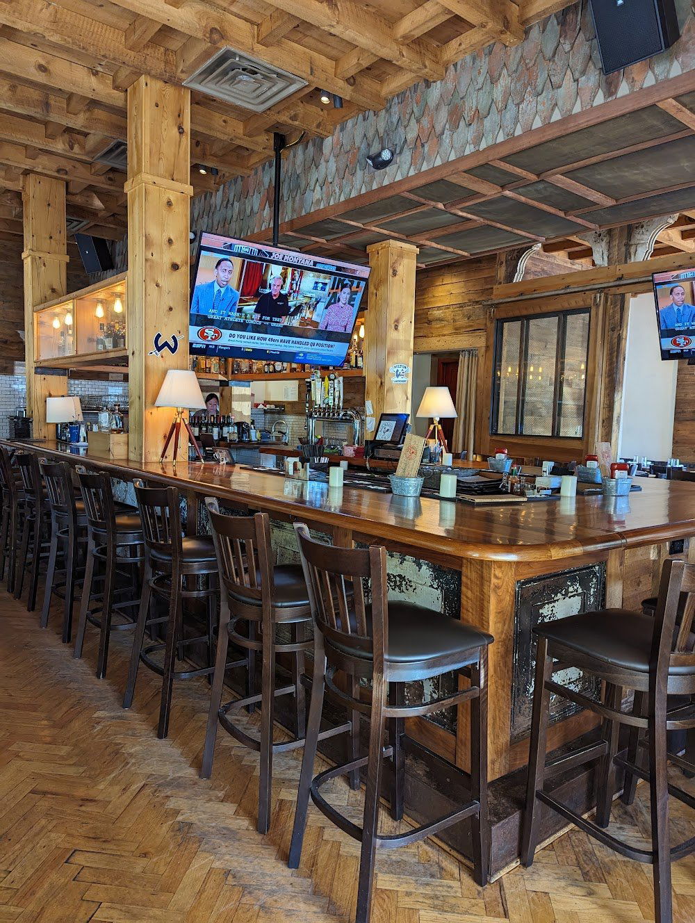 Red Rooster Pub, Bar in Wilton Center