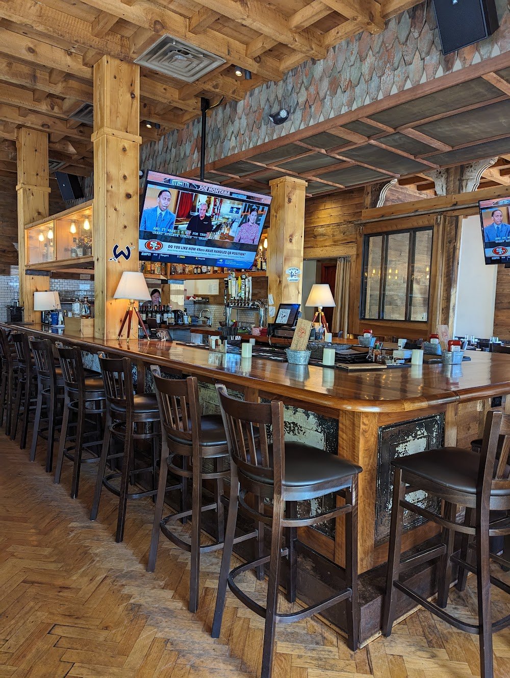 Red Rooster Pub bar in Wilton Center