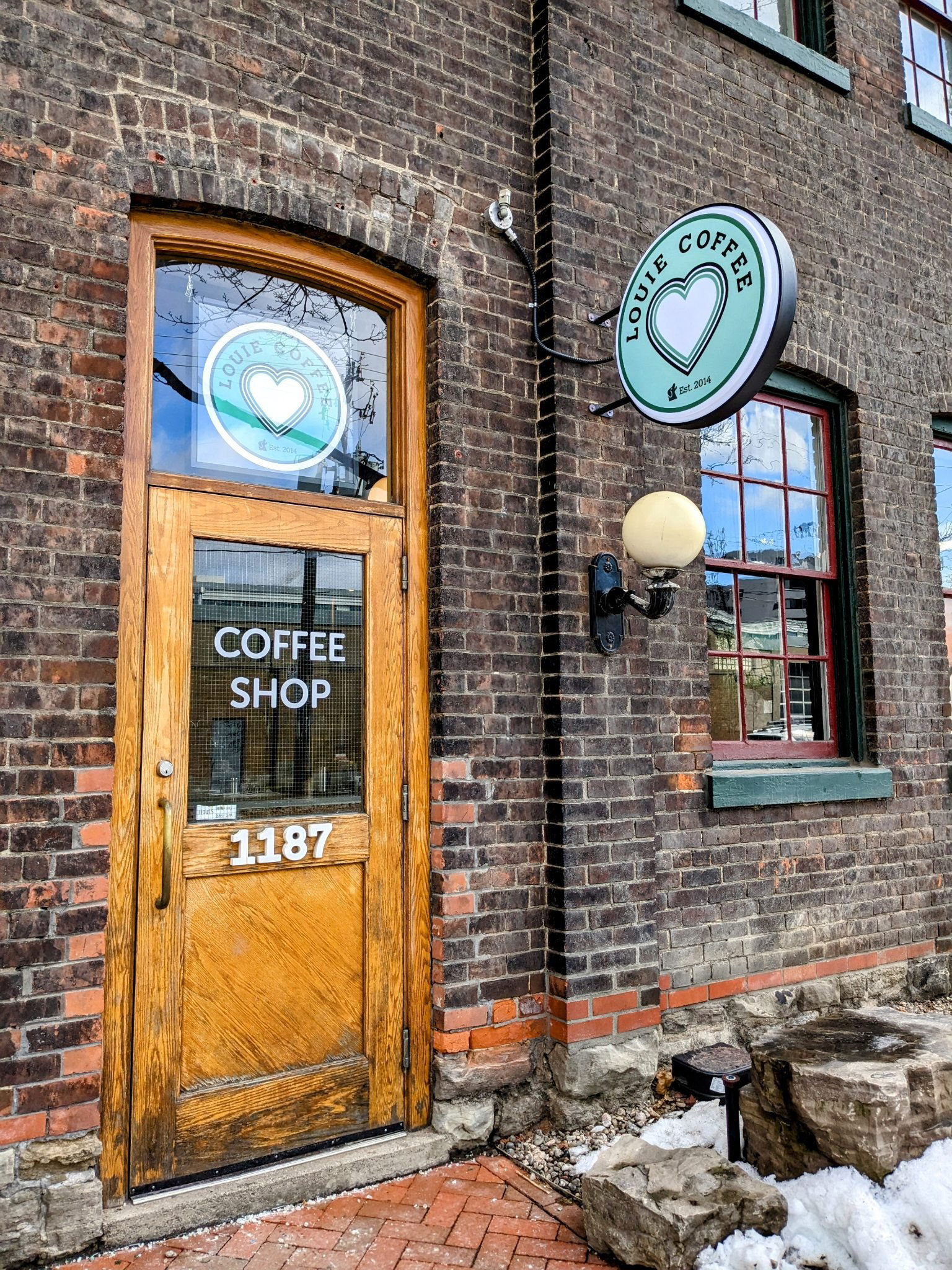 Louie Coffee Shop, Bar in Toronto