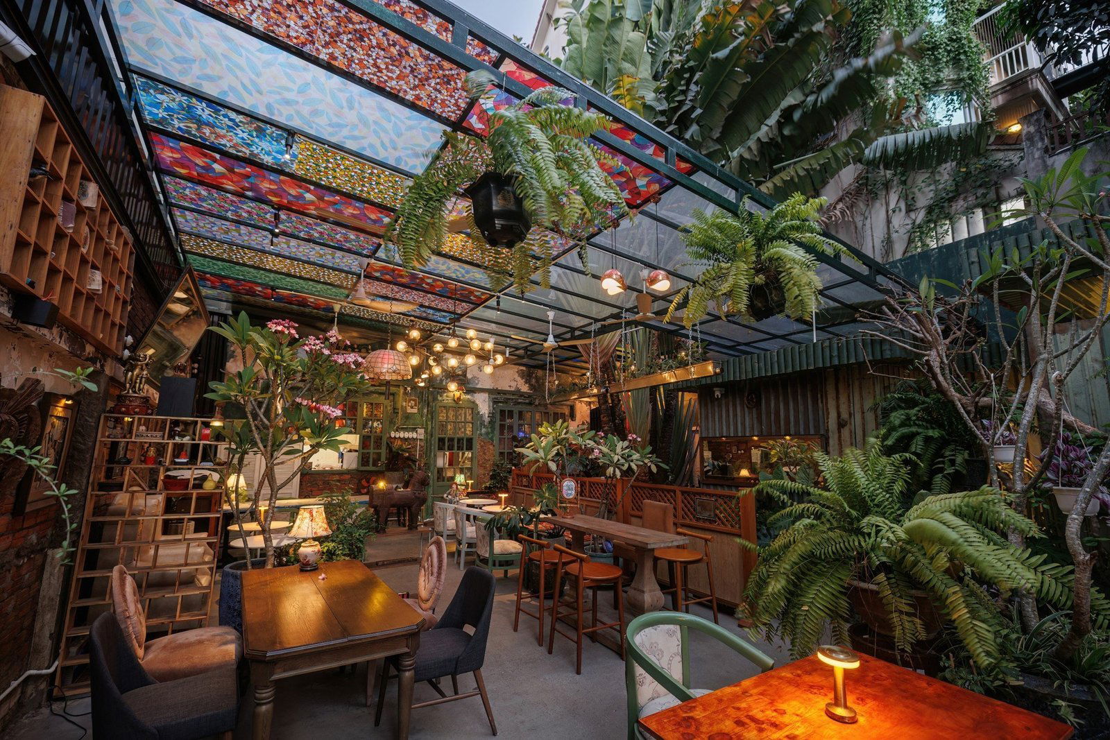 Khoai, Bar in Ho Chi Minh City