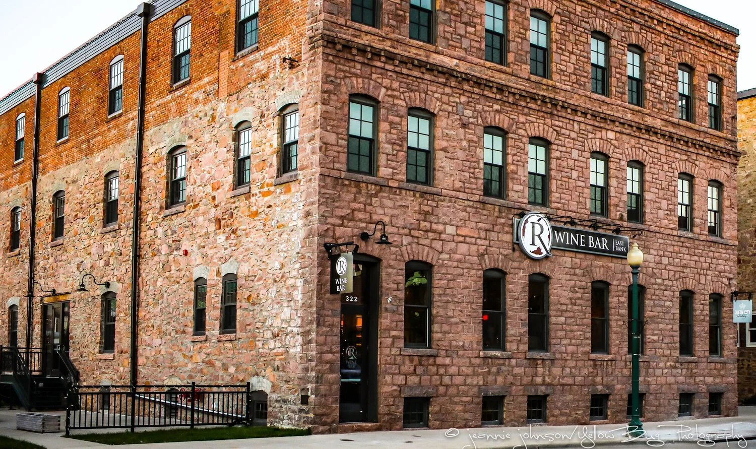 R Wine Bar & Kitchen, Bar in Sioux Falls