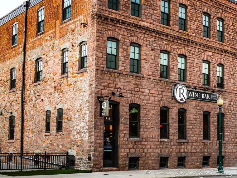 R Wine Bar & Kitchen, Sioux Falls, United States
