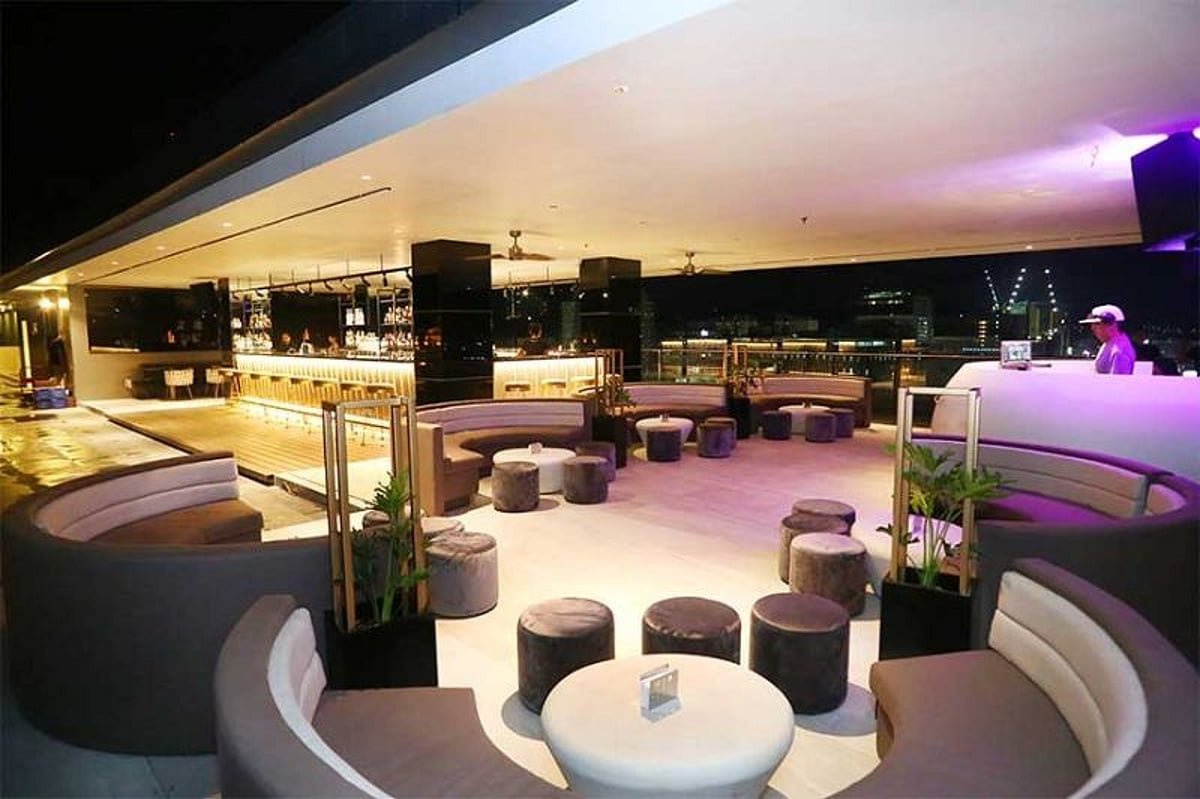Verified Rooftop Bar & Lounge, Bar in Cebu City